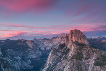 Fototapeta na wymiar Halfdome Yosemite sunset