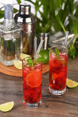 Fototapeta na wymiar Fresh strawberries combined with fresh juice and tequila. This mojito cocktail is full of vibrant lime, berry and mint aromas. Enjoy your drink