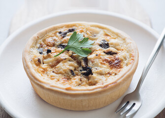 quiche with mushrooms and chicken