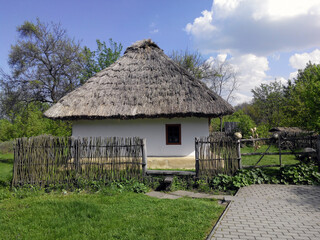 Fototapeta na wymiar old thatched-roof village clay house