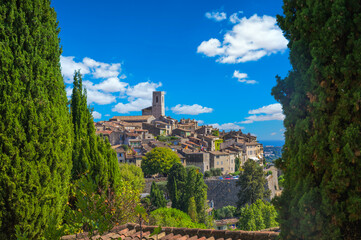 Beautiful medieval architecture of Saint Paul de Vence town in French Riviera, France on a sunnry summer day - obrazy, fototapety, plakaty