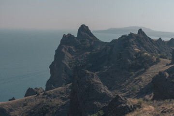Magmatic mountains near the sea