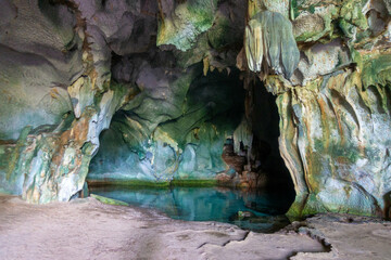 フィリピン、パラワン州のブスアンガ島コロン島周辺の観光名所を旅行する風景 Scenes from a trip around Coron Island, Busuanga, Palawan, Philippines.