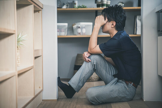 「うなだれる」の写真素材 | 1,587件の無料イラスト画像 | Adobe Stock