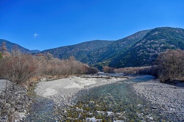 落葉した木々に囲まれた晩秋の梓川の情景＠上高地、長野
