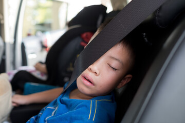 kid sleep on car, child feel sick, sleep on car seat
