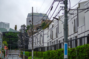 東京、赤坂と六本木の境界付近の住宅街風景。