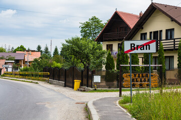 ルーマニア　トランシルヴァニア地方のブラン城があるブラン村の村並み