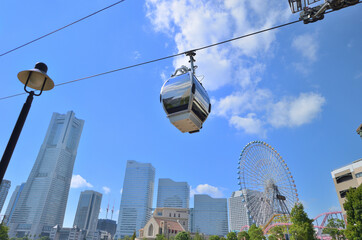 日本　神奈川県横浜市みなとみらいの横浜エアキャビンと青空