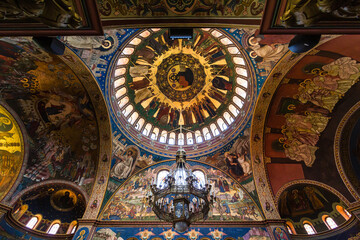 Fototapeta na wymiar ルーマニア　トランシルヴァニア地方のシビウの歴史地区にあるホーリー・トリニティ大聖堂の聖堂内　Holy Trinity Cathedral