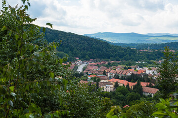 Fototapeta na wymiar ルーマニア　トランシルヴァニア地方のシギショアラの歴史地区の学校の山から見えるの街並み