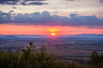 Fototapeta premium Dawn in the mountains. The sun rises from behind the mountains.