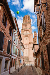 Hot air balloon flies over Albi cathedral in southern France - obrazy, fototapety, plakaty