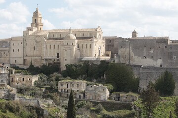 Gravina in Puglia., Bari. Vista della cattedrale S. Maria Assunta dalla gravina di Botromagno.