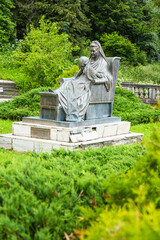 ルーマニア　シナイアのペレス城の庭にある彫像