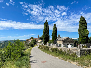 Kleines Dorf Draguc in Kroatien