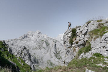 Fototapeta na wymiar aventura en picos de europa