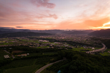 長野県上田市街の夜景と上田ローマン橋