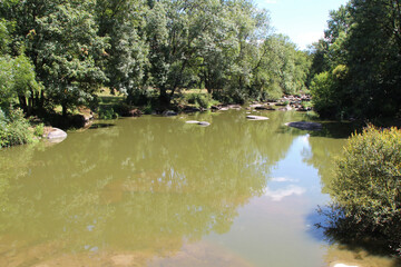 Fototapeta na wymiar river sevre in mallievre (france)
