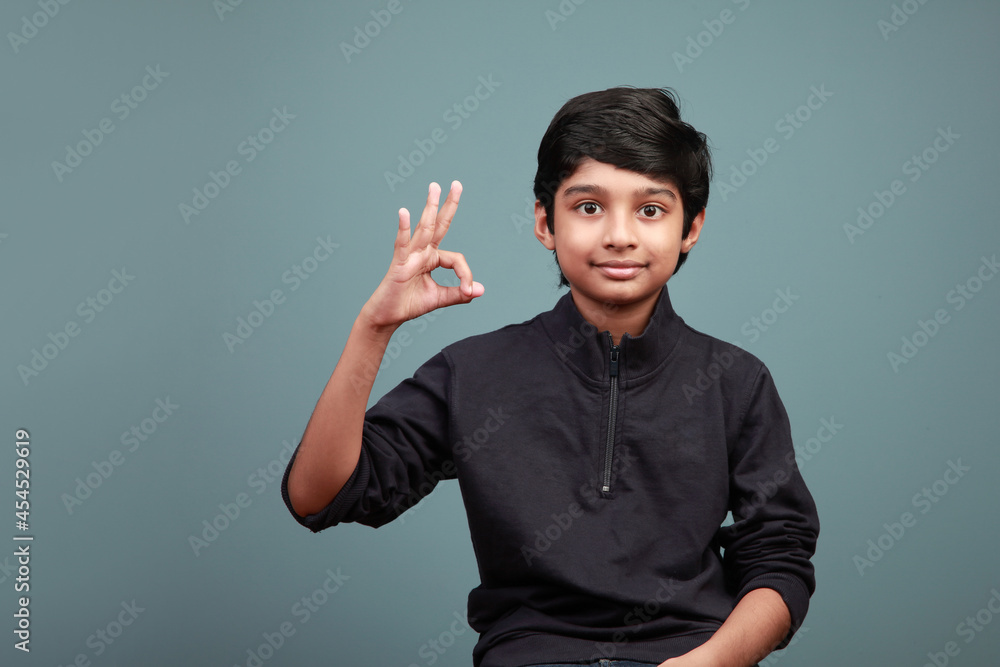 Wall mural Happy boy of Indian ethnicity shows 'like' gesture 