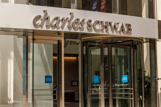 Chicago - Circa May 2018: Charles Schwab Consumer Location. The Charles Schwab Corporation Provides Brokerage, Banking and Financial Services II