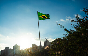 Bandeira do Brasil dentro do Parque da Independência na cidade de São Paulo