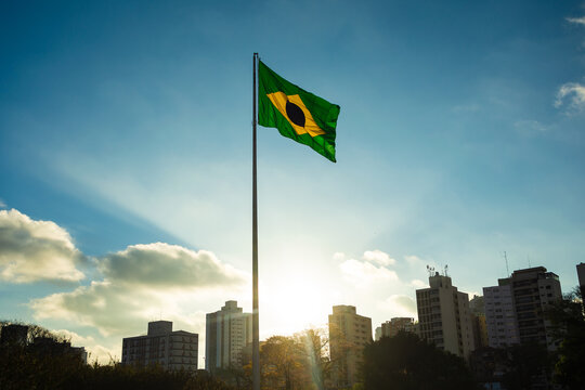 Bandeira do Brasil dentro do Parque da Independência na cidade de São Paulo