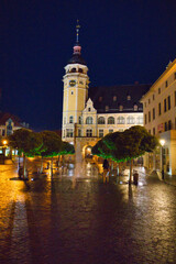 Fototapeta na wymiar night in the city, Rathaus Köthen am Marktplatz, Turm, Nacht, Straßen Beleuchtung, Sachsen Anhalt, Deutschland 