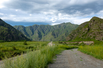 Fototapeta na wymiar Gorny Altai, Russia. High mountains and dirt roads are the harsh beauty of nature.