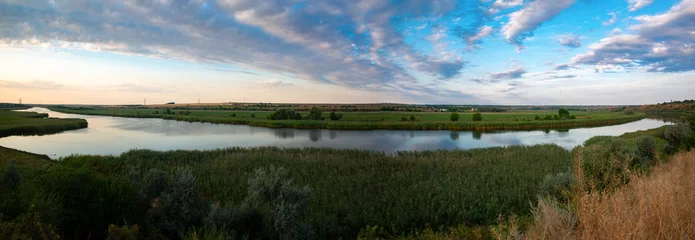 Photo sur Plexiglas Bouleau Panorama of the lower Dnieper of the southern region of Ukraine. Evening sunset time. The river in all its glory.