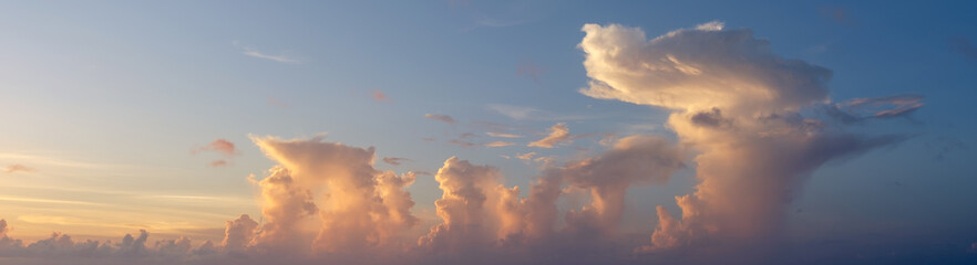 Fototapeta na wymiar Beautiful colored cloudy evening sky. Abstract sky background.