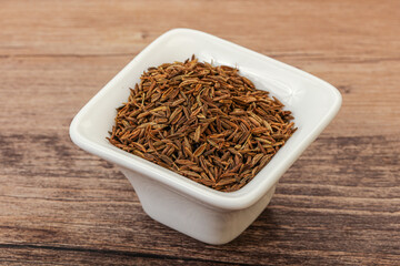 Dry zeera seeds in the bowl