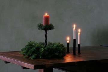 Weihnachtliche Kerzendekoration