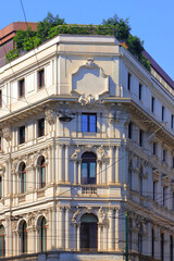 Fototapeta na wymiar edifificio storico nel centro di milano, italia, historical building in the center of milan, italy 