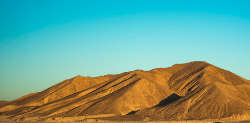 Plakat peaks of mountains in the desert of egypt
