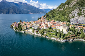 Fototapeta na wymiar Panorama di Varenna, lago di Como, pomeriggio