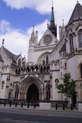 Fototapeta na wymiar London, UK: main entrance to the Royal Court of Justice