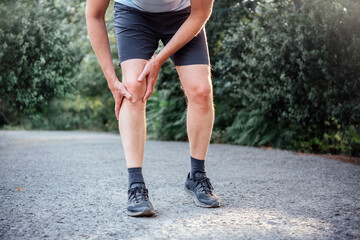 Male athlete having patellofemoral pain syndrome