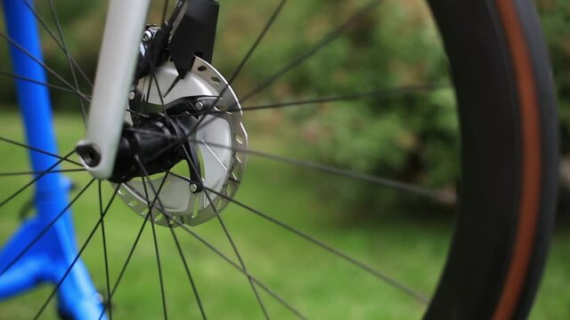Disk brake spinning 