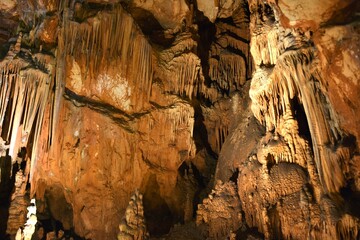 Jaskinia Vranjača w Chorwacji, na zboczach g&oacute;ry Mosor w miejscowości Kotlenice w Dalmacji, 