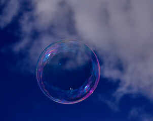 Burbuja flotando en el cielo