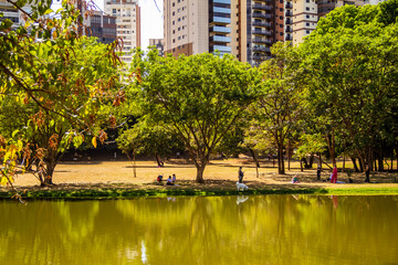 Detalhe do Parque Lago das Rosas na cidade de Goiânia.