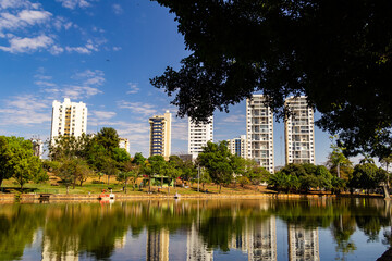 Fototapeta na wymiar Detalhe do Parque Lago das Rosas na cidade de Goiânia.