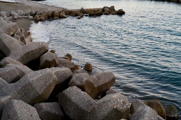 波打ち際のテトラポッド