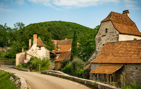 Petit village du Lot, vall&eacute;e du c&eacute;l&eacute;