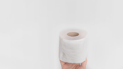 papel de baño, rollo en fondo blanco