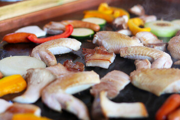 肉と野菜のジューシーな鉄板焼き