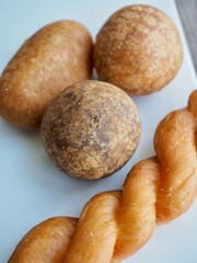 아시아 음식 찹쌀도넛과 꽈배기