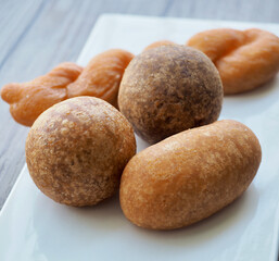 아시아 음식 찹쌀도넛과 꽈배기