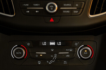 Car air conditioner
Air Conditioning Car Lighter Gear Transmission Automatic parking Mauel Gearbox